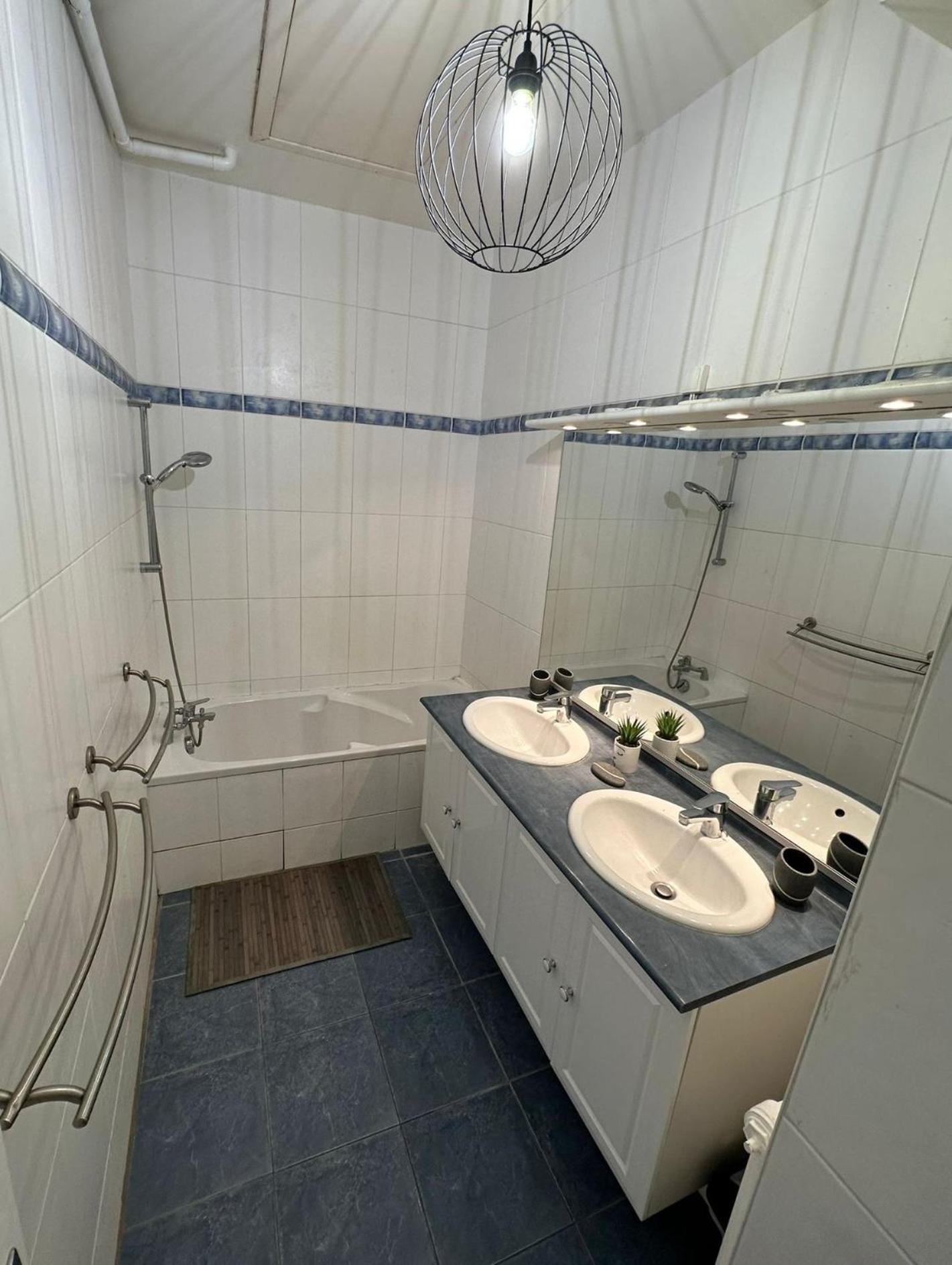 Maison De Ville Plein Centre, 3 Etoiles, A 200M De La Plage, Parking Prive, Wifi Royan Ngoại thất bức ảnh